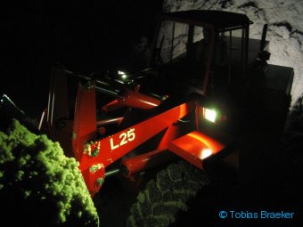 Modellradlader O&K L25 bei Nacht | RC wheel loader at night